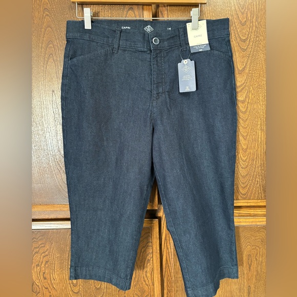 Capris - Picture 1 of 9